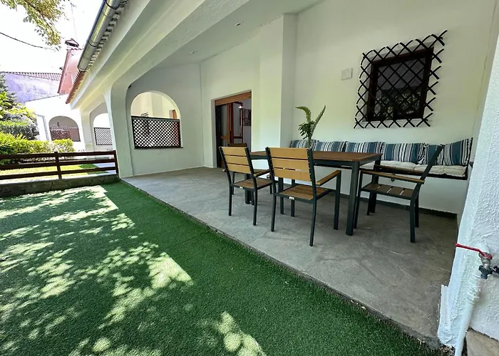 Villa Naos